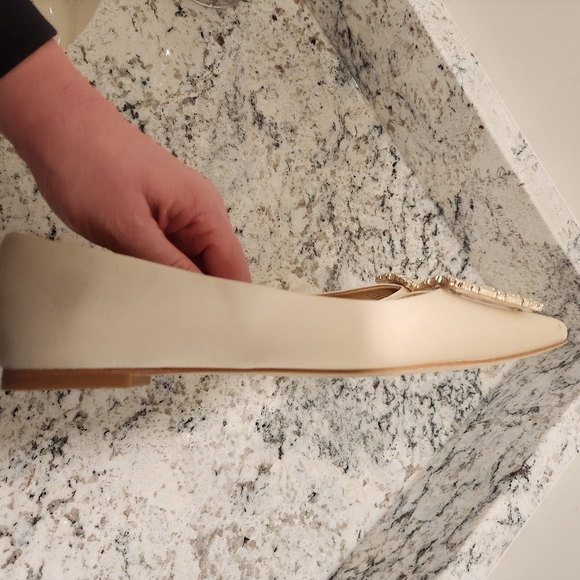 Badgley Mischka Womens Cream Satin Jeweled Wedding Party Flats Size 8.5m - Picture 11 of 12